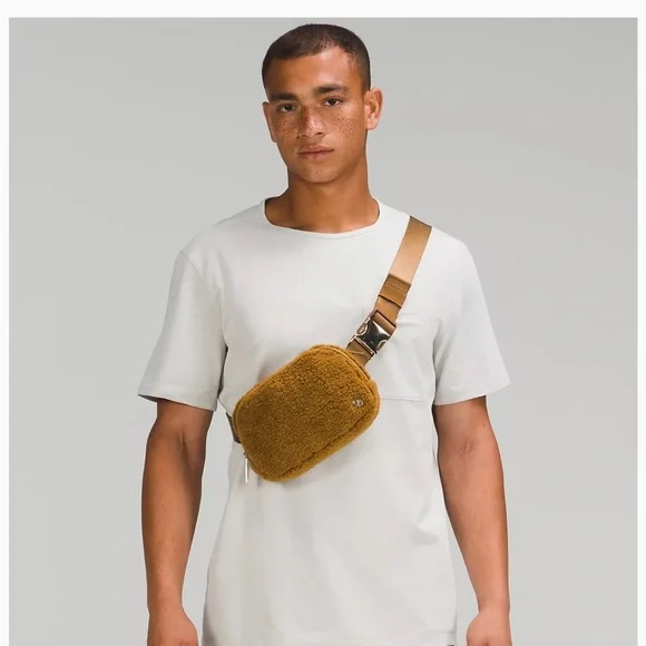 NWT! Lululemon Everywhere Fleece Belt Bag Burnt Caramel - Picture 6 of 14